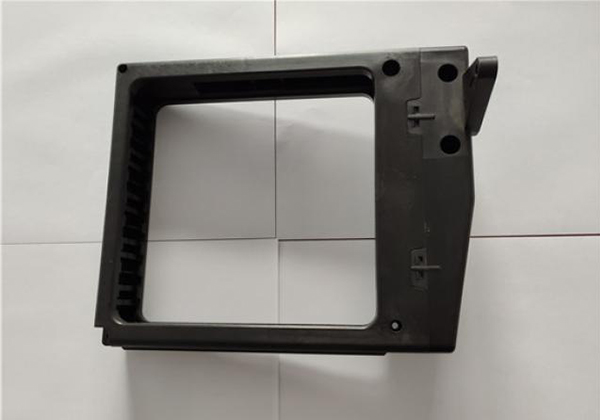 汽(qi)車模具(jù)